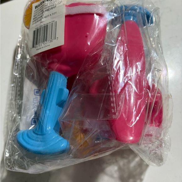 Beach chair towel holder clips - Picture 2 of 5